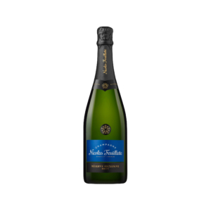 Grüne Champagnerflasche mit schwarzem Korken und goldenen Akzenten, beschriftet mit "Nicolas Feuillatte Réserve Exclusive Brut" auf blauem Etikett.